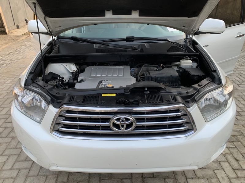 Thumbnail 2 of 2010 Toyota Highlander Limited